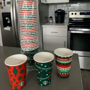 300 Starbucks Christmas Disposable Cups ❄️☃️ Hot and cold beverages